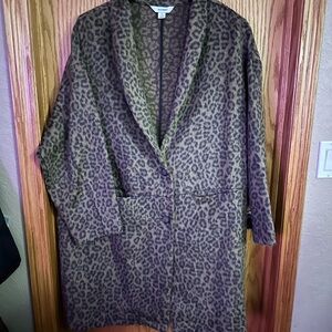 Old Navy Women's Animal Print Teddy Jacket. New with tags.